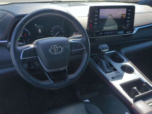 Used 2021 Toyota Sienna XSE image 27