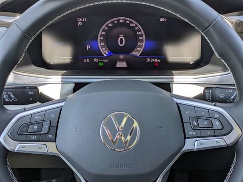 New 2026 Volkswagen Taos SE FWD image 30
