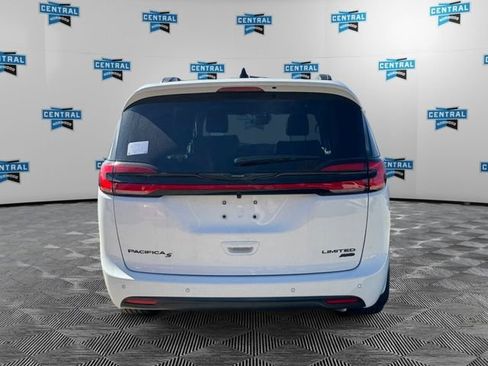 New 2026 Chrysler Pacifica Limited w/ S Appearance Package AWD/4WD image 4