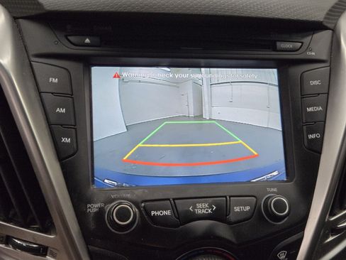 Used 2015 Hyundai Veloster FWD image 18