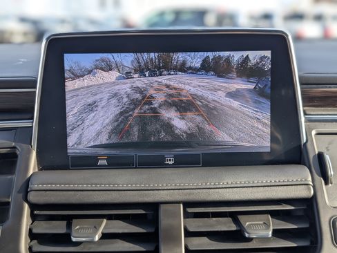 Used 2021 Chevrolet Suburban Z71 image 3