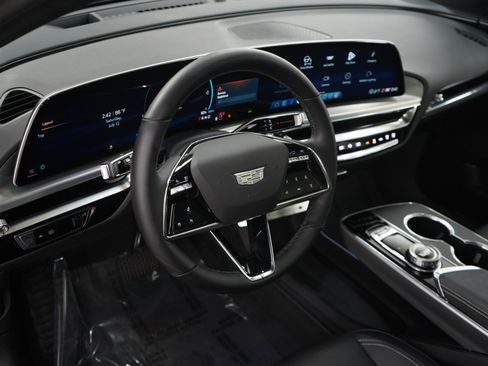 Used 2025 Cadillac Lyriq Luxury w/ LPO, Floor Liner Package AWD/4WD image 22