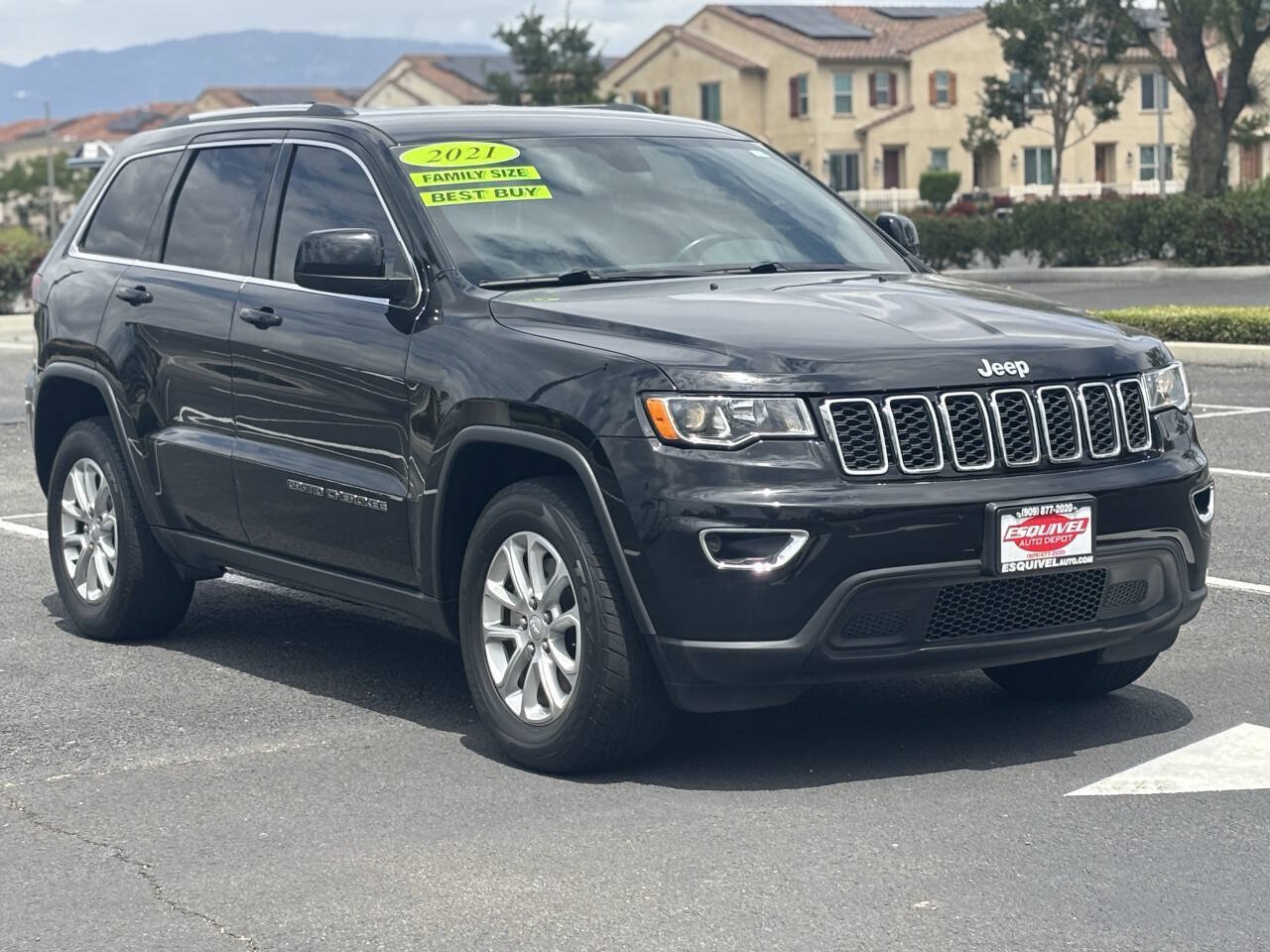 Used 2021 Jeep Grand Cherokee Laredo RWD image 1