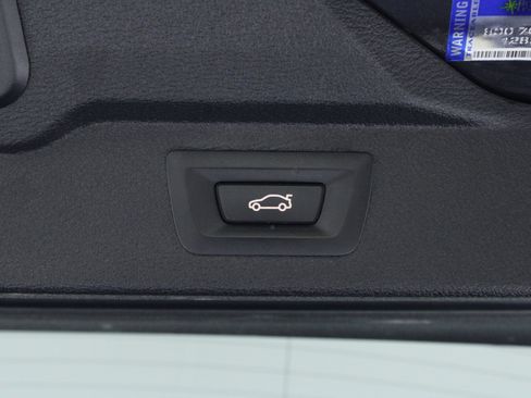 Used 2017 BMW X5 xDrive40e image 12