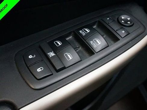 Used 2018 Jeep Cherokee Limited image 29