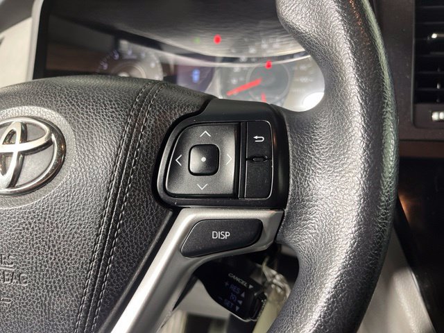 Used 2015 Toyota Sienna LE FWD image 21