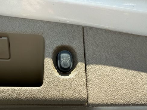 Used 2019 Chevrolet Suburban Premier image 20