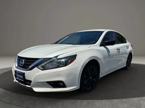 Used 2017 Nissan Altima 2.5 SR w/ Midnight Edition Package FWD image 1