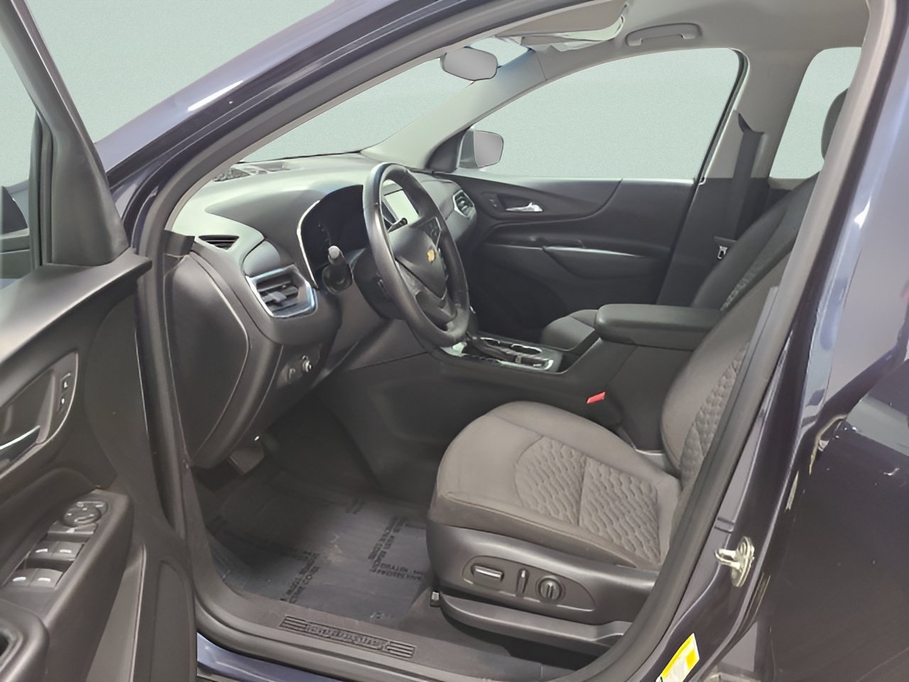 Used 2018 Chevrolet Equinox LT FWD image 16