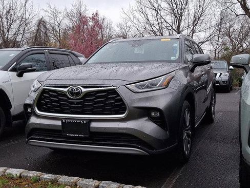 Certified 2025 Toyota Highlander Limited image 3