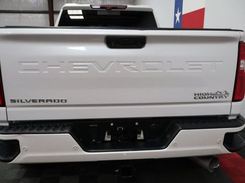 Used 2020 Chevrolet Silverado 2500 High Country w/ Technology Package AWD/4WD image 14