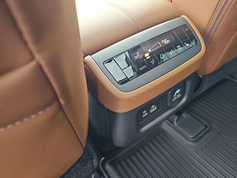 Used 2025 Nissan Pathfinder Platinum image 35