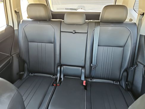 Used 2024 Volkswagen Tiguan SE image 15