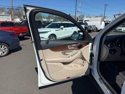 Used 2022 Mercedes-Benz GLC 300 4MATIC w/ Multimedia Package Lite image 12