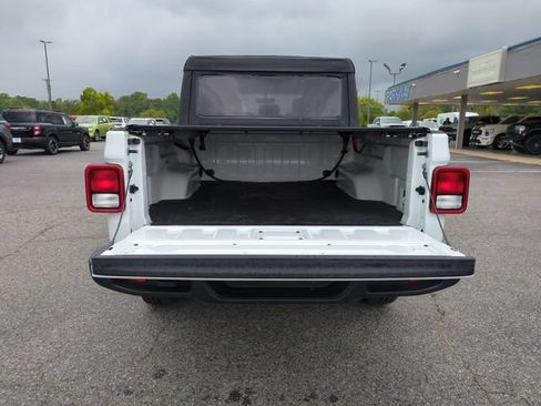 Used 2023 Jeep Gladiator Overland AWD/4WD image 31