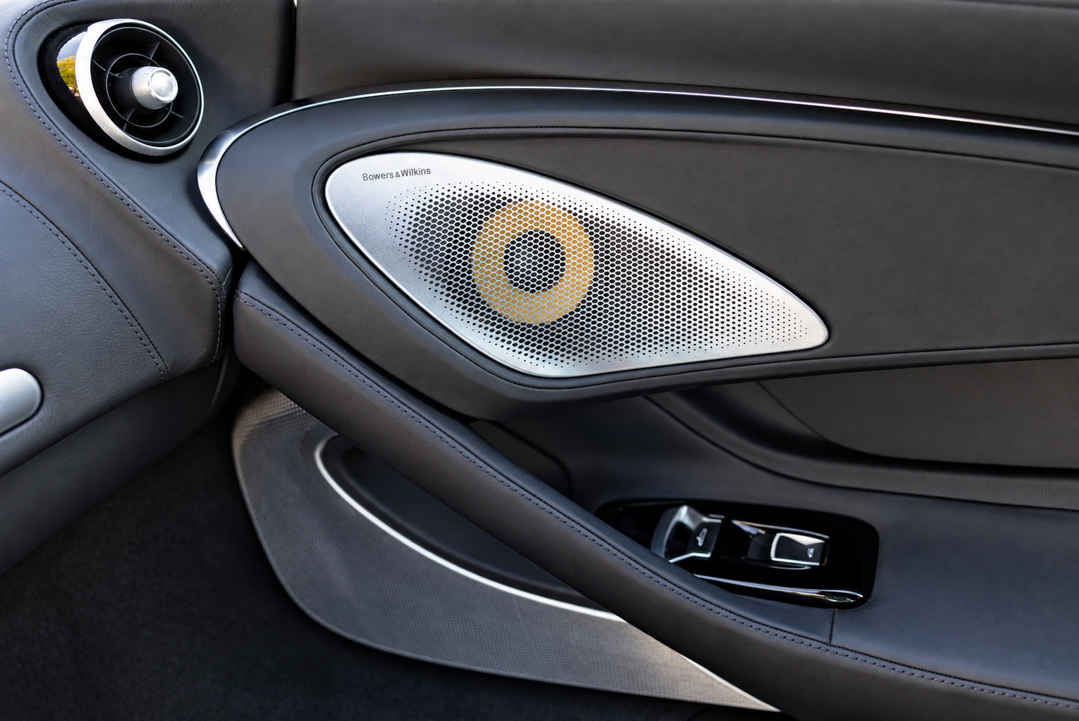 Used 2025 McLaren GTS RWD image 28
