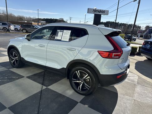 Used 2025 Volvo XC40 B5 Core image 8