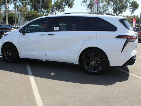 Certified 2026 Toyota Sienna XSE FWD image 6