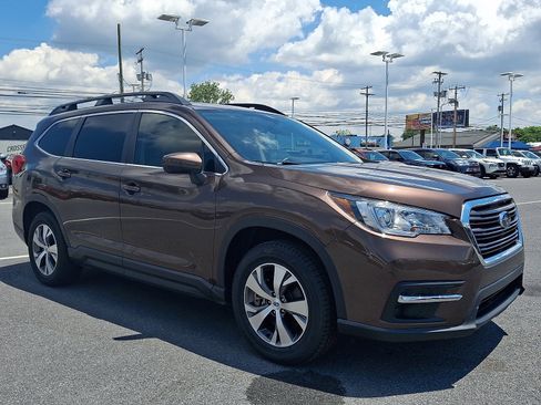 Used 2019 Subaru Ascent Premium w/ Popular Package #1 AWD/4WD image 3