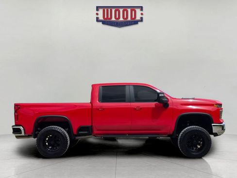 Used 2025 Chevrolet Silverado 2500 LT AWD/4WD image 2