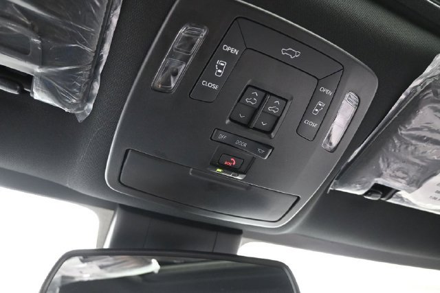 Used 2025 Toyota Sienna XLE Woodland Edition AWD/4WD image 36