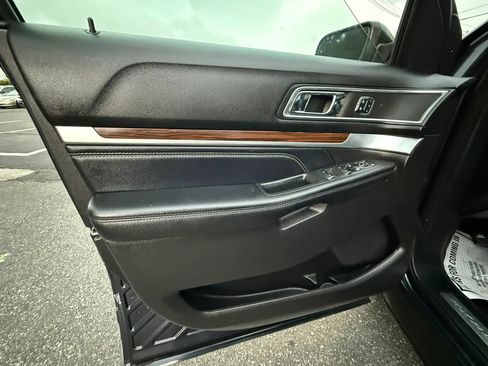 Used 2017 Ford Explorer Limited w/ Equipment Group 301A AWD/4WD image 36