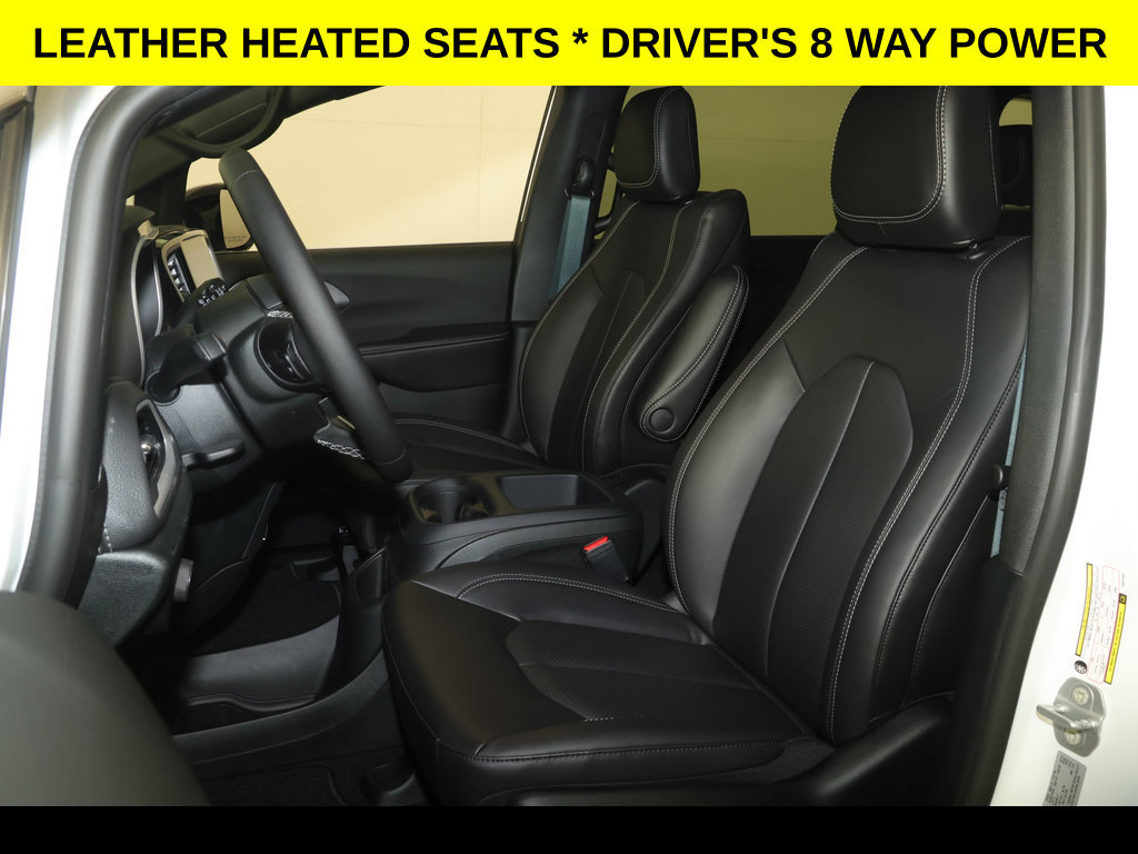 New 2026 Chrysler Pacifica Select FWD image 3
