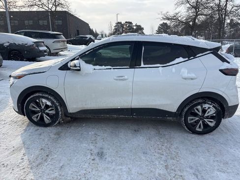 Used 2023 Chevrolet Bolt EUV LT w/ Convenience Package image 8