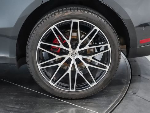 Certified 2023 Porsche Macan S AWD/4WD image 14