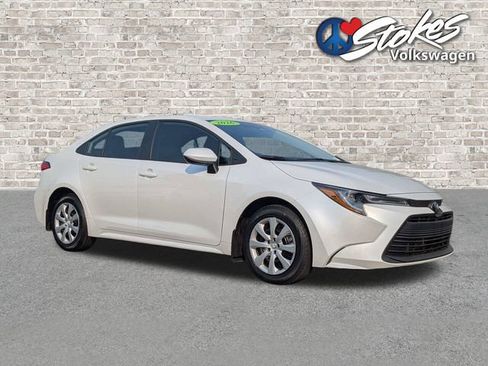 Used 2026 Toyota Corolla LE FWD image 2