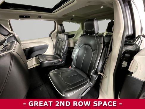 Used 2023 Chrysler Pacifica Limited FWD image 22