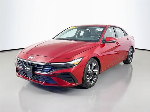Used 2024 Hyundai Elantra Limited FWD image 4