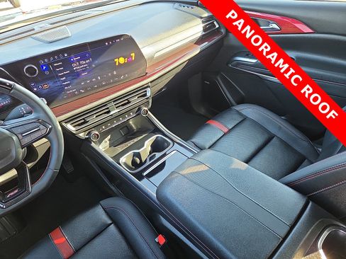 Used 2024 Chevrolet Traverse RS image 14