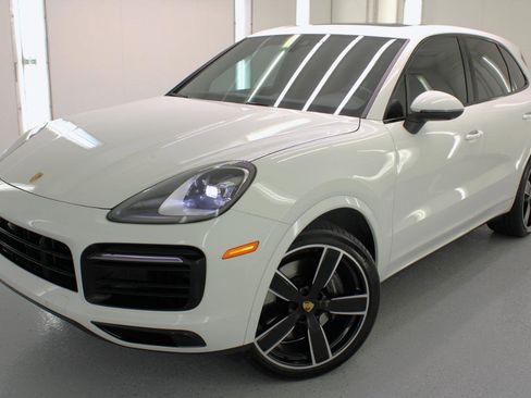 Used 2021 Porsche Cayenne image 2