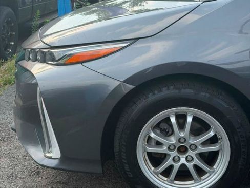 Used 2017 Toyota Prius Prime Plus w/ Carpet Mat Package FWD image 28