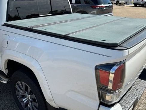 Used 2020 Toyota Tacoma Limited AWD/4WD image 12