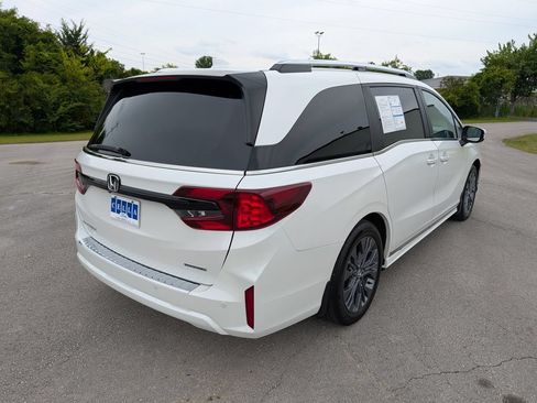 Used 2025 Honda Odyssey Touring image 3