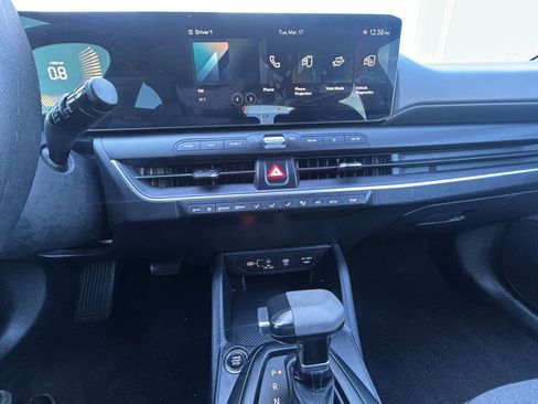 Used 2025 Kia K4 LXS image 17