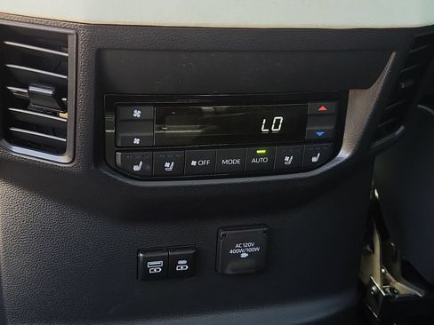 Used 2024 Toyota Sequoia Capstone AWD/4WD image 22