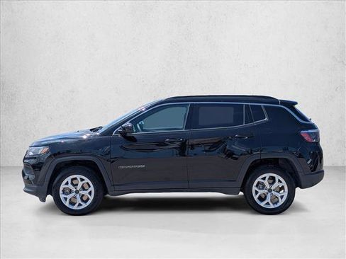 Used 2025 Jeep Compass Latitude w/ Sun & Sound Group AWD/4WD image 9