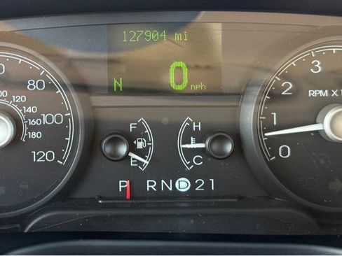 Used 2007 Lincoln Town Car Signature RWD image 12