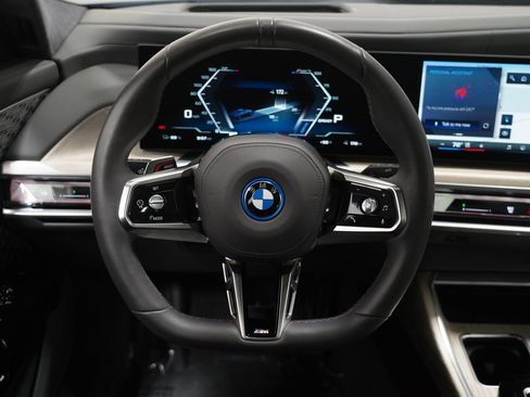 Used 2025 BMW i7 M70 w/ Executive Package image 17