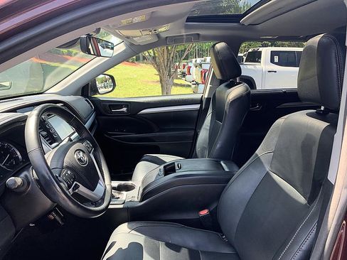 Certified 2018 Toyota Highlander XLE AWD/4WD image 10