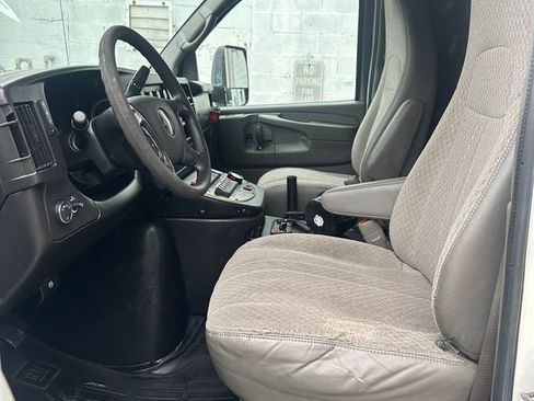 Used 2011 Chevrolet Express 4500 w/ Ambulance Package RWD image 10