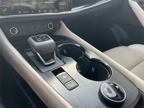 Used 2023 Nissan Rogue SL image 5