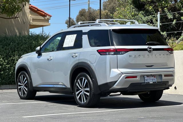 Used 2023 Nissan Pathfinder Platinum FWD image 3