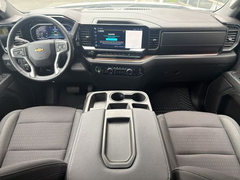 Used 2023 Chevrolet Silverado 1500 LT AWD/4WD image 4