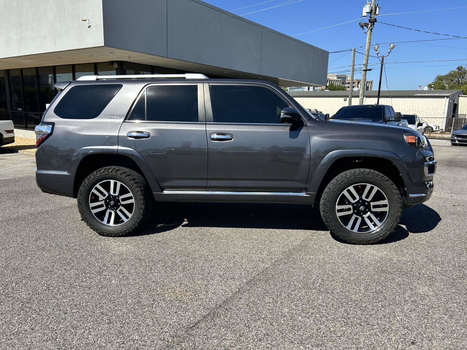 Used 2017 Toyota 4Runner Limited w/ Convenience Package AWD/4WD image 2