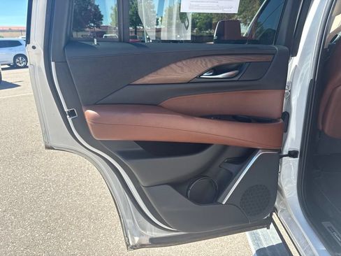 Used 2020 Cadillac Escalade Premium Luxury AWD/4WD image 16