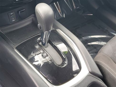 Used 2015 Nissan Rogue SV image 50